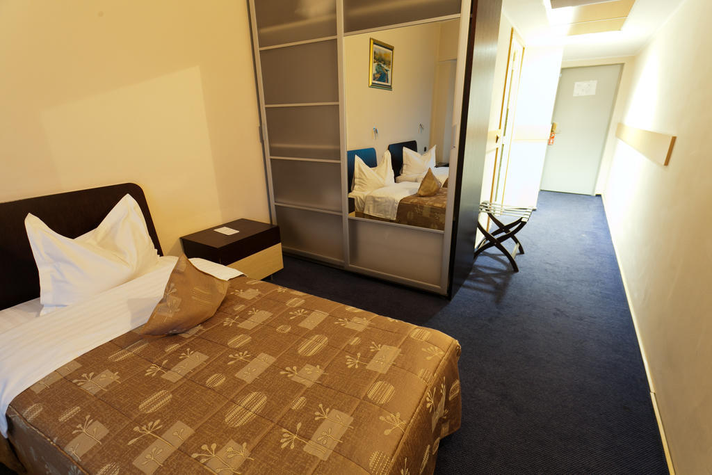 Hotel Dacia Rrt Bucareste Quarto foto