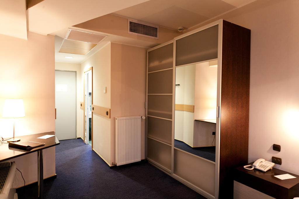 Hotel Dacia Rrt Bucareste Quarto foto